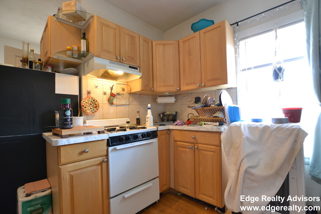 15 Nantasket Ave, Unit 1 in Boston, MA - Building Photo