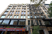 130 E 7th St in New York, NY - Foto de edificio - Building Photo