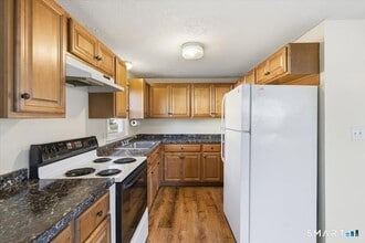 194 Cherry St in Milford, CT - Building Photo - Building Photo