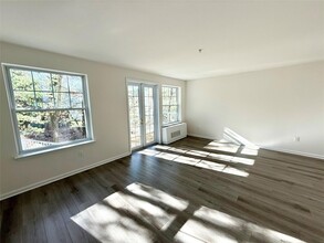 204 Sutton Dr in Mt Kisco, NY - Building Photo - Building Photo