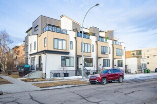 704 1 Av NW in Calgary, AB - Building Photo