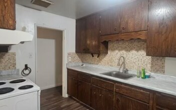 2221 E Donner Ave in Fresno, CA - Building Photo - Building Photo