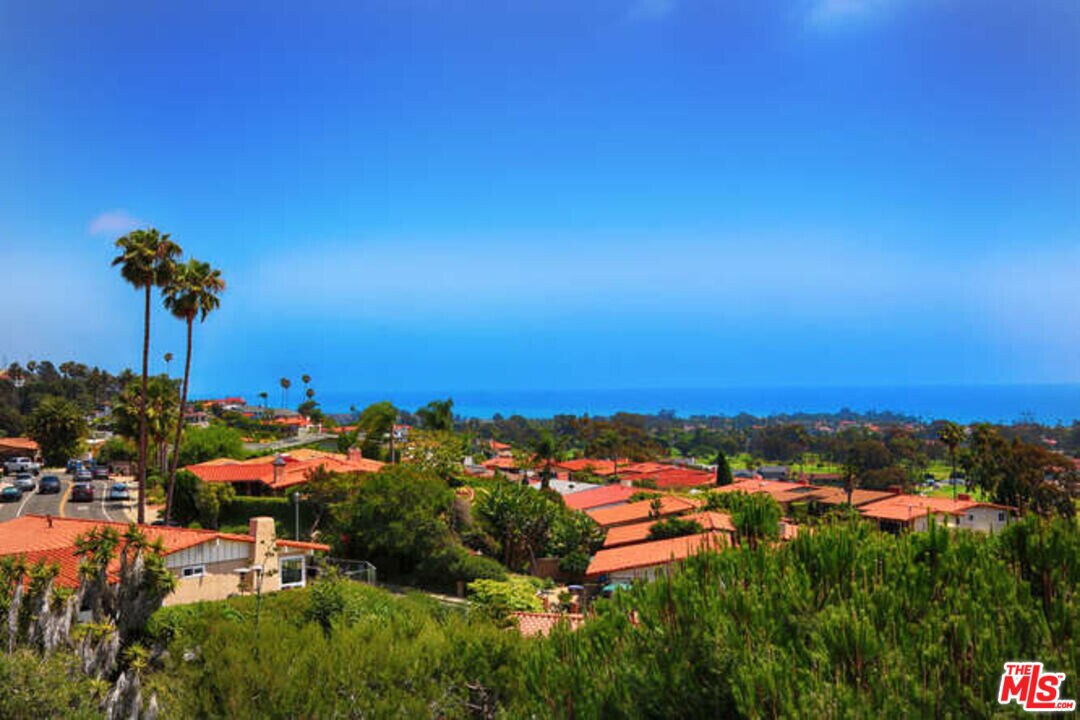 2242 Avenida Salvador in San Clemente, CA - Building Photo
