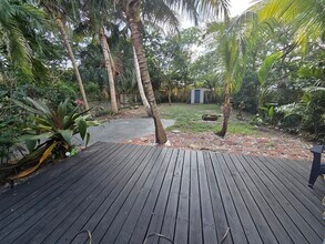 898 NE 40th St in Oakland Park, FL - Building Photo - Building Photo