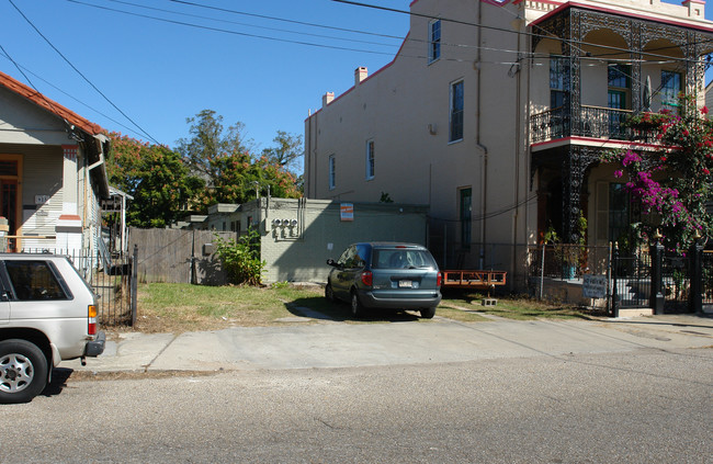 921 Race St in New Orleans, LA - Building Photo - Building Photo