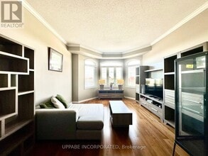 2086 Valin St in Ottawa, ON - Building Photo - Building Photo