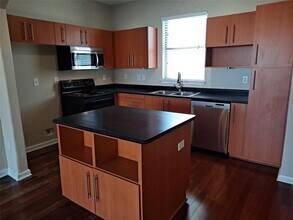 11203 Ranch to Market Rd 2222 in Austin, TX - Foto de edificio - Building Photo