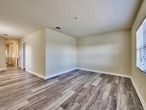 8860 Lakeview Dr in Parkland, FL - Building Photo - Building Photo