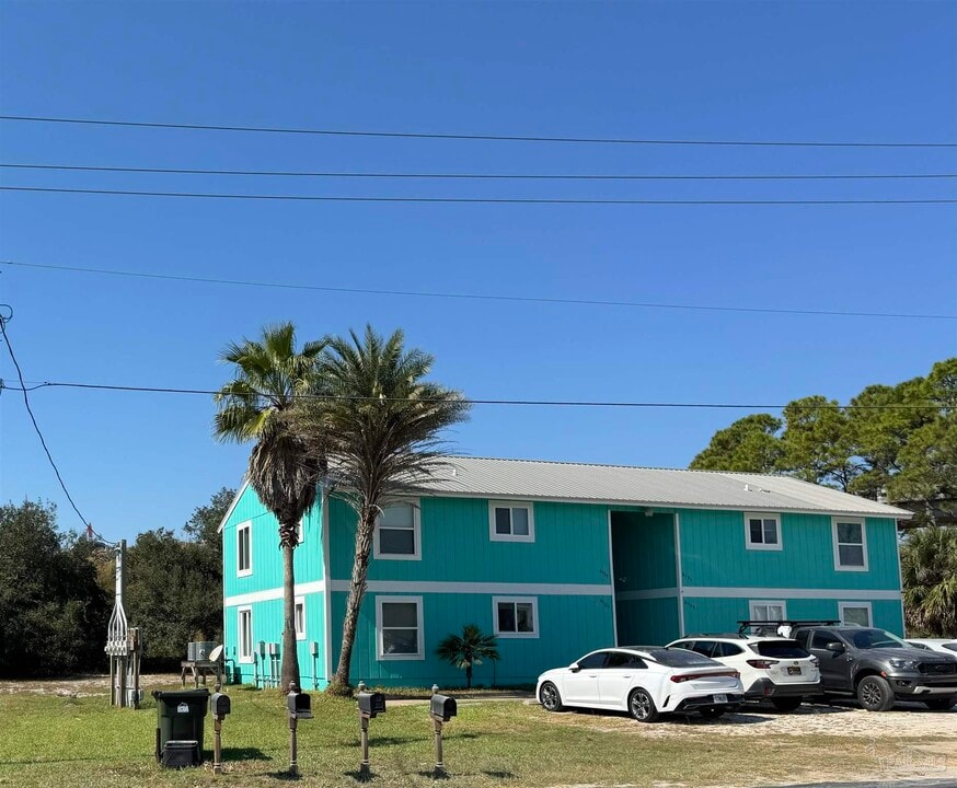 6131 Don Carlos Dr in Pensacola, FL - Building Photo