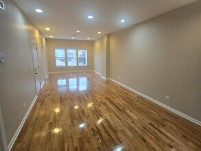 5709 W Irving Park Rd in Chicago, IL - Building Photo - Building Photo