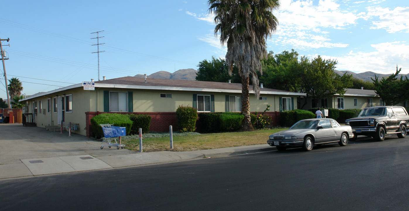 180-184 Dempsey Rd in Milpitas, CA - Building Photo