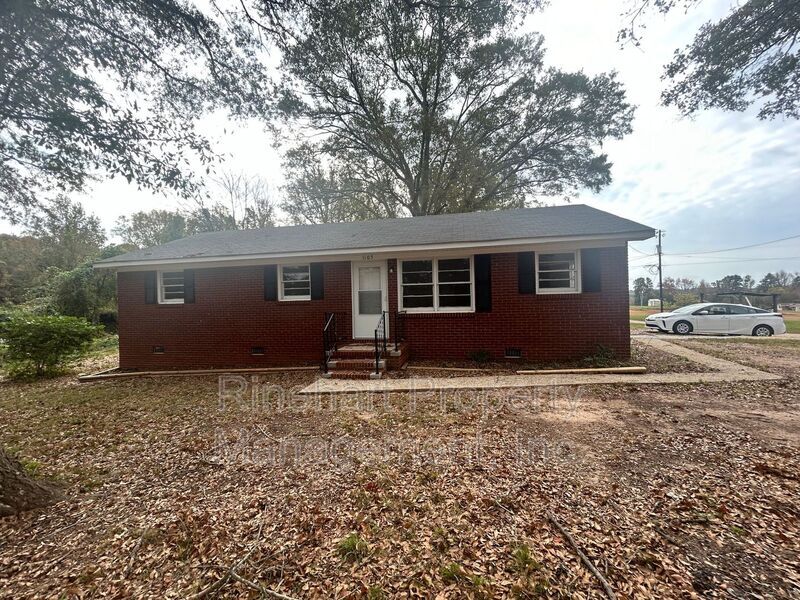 1105 Carnation Ln in Sharon, SC - Building Photo