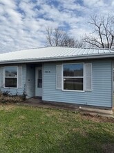1107 Presley Dr in Cassville, MO - Building Photo - Building Photo