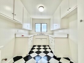 333 Rexford Dr in Beverly Hills, CA - Building Photo