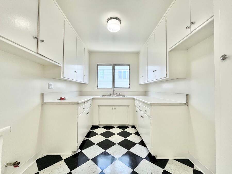 333 Rexford Dr-Unit -8 in Beverly Hills, CA - Building Photo