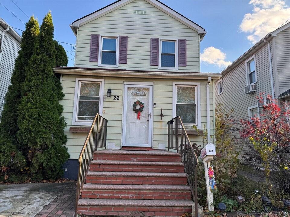 26 Parkside Dr in Jericho, NY - Building Photo