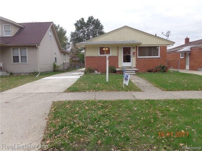 5943 Whitefield St in Dearborn Heights, MI - Building Photo - Building Photo