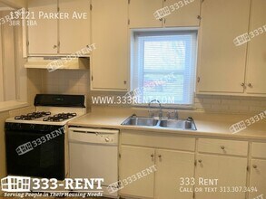 13121 Parker Ave in Grandview, MO - Building Photo - Building Photo