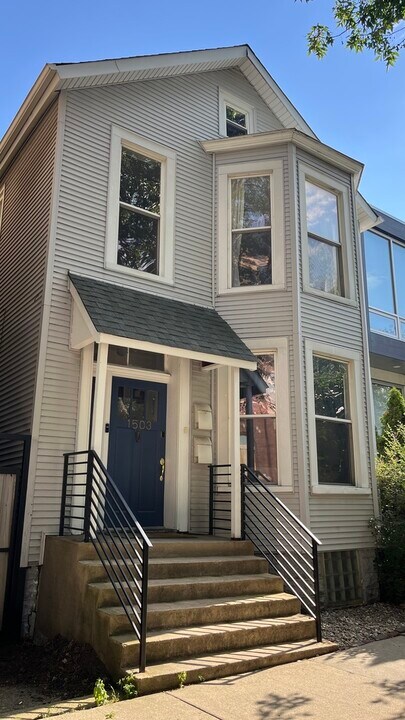 1503 W Superior St in Chicago, IL - Building Photo