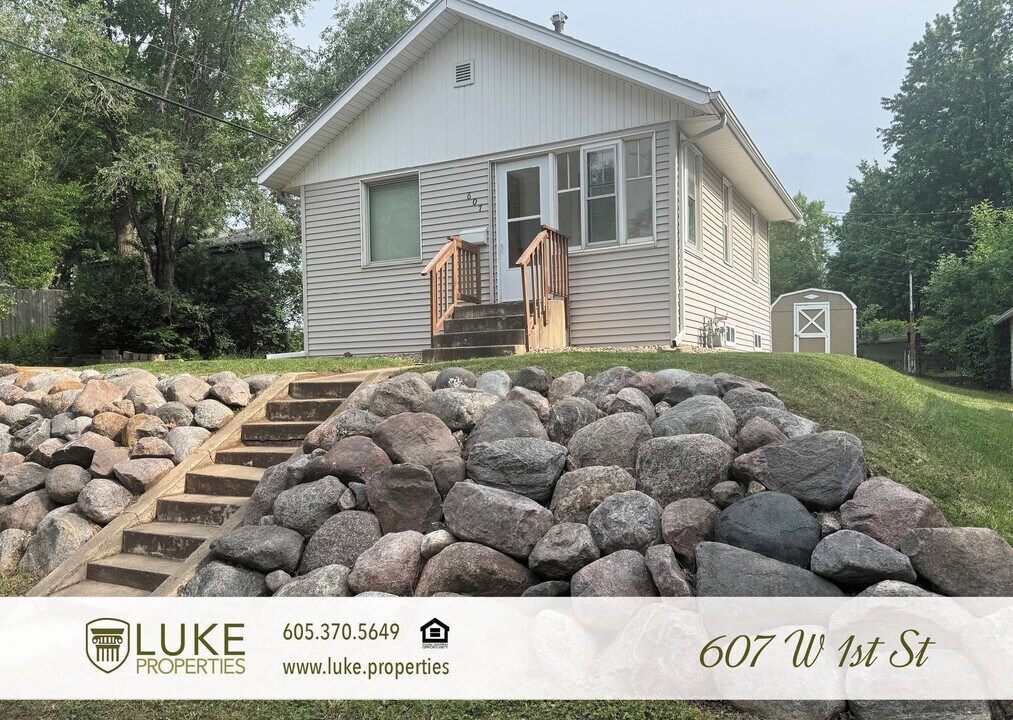 607 W 1st St in Sioux Falls, SD - Building Photo