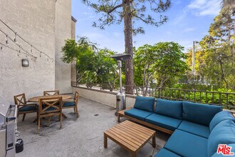 8110 Manitoba St in Los Angeles, CA - Building Photo - Building Photo