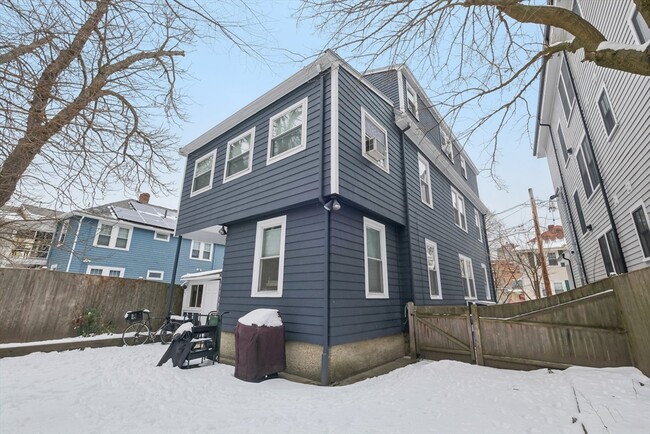 20 Henry St, Unit #1 in Brookline, MA - Building Photo - Building Photo