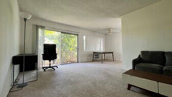 Casa Ophir Apartments in Los Angeles, CA - Building Photo