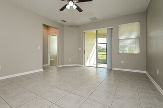 11857 Brighton Knoll Loop in Riverview, FL - Foto de edificio - Building Photo