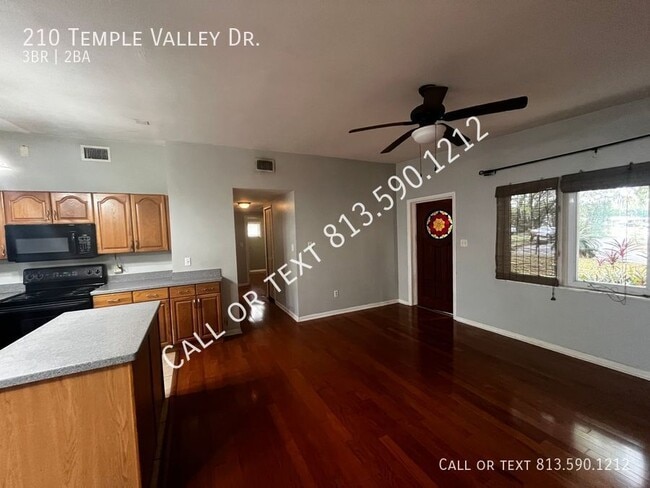 210 Temple Valley Dr in Temple Terrace, FL - Building Photo - Building Photo
