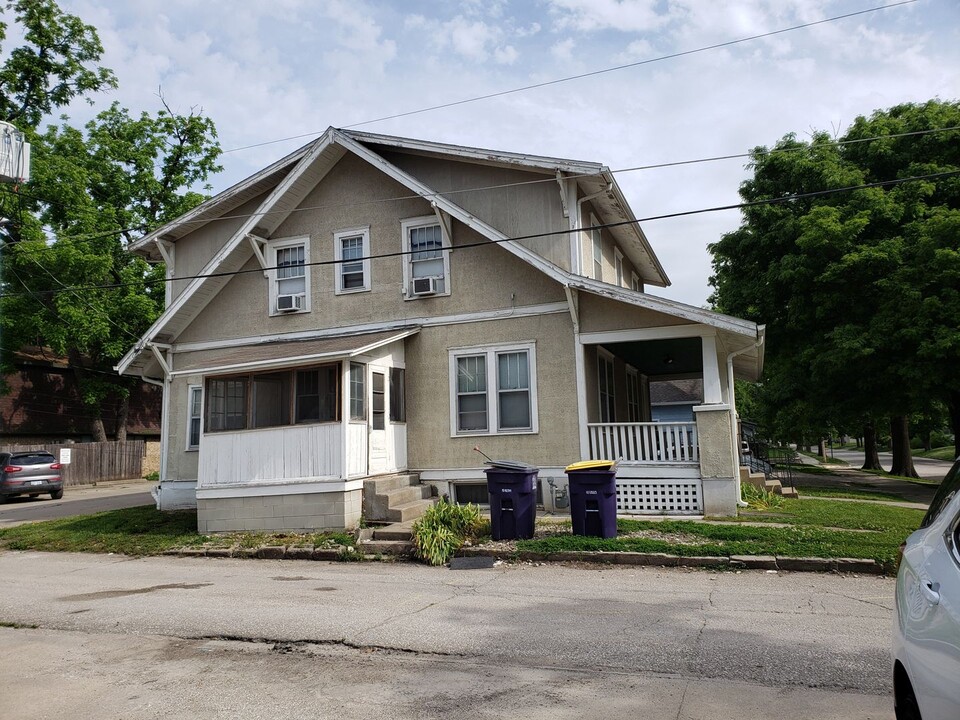 815 N 10th St in Manhattan, KS - Building Photo