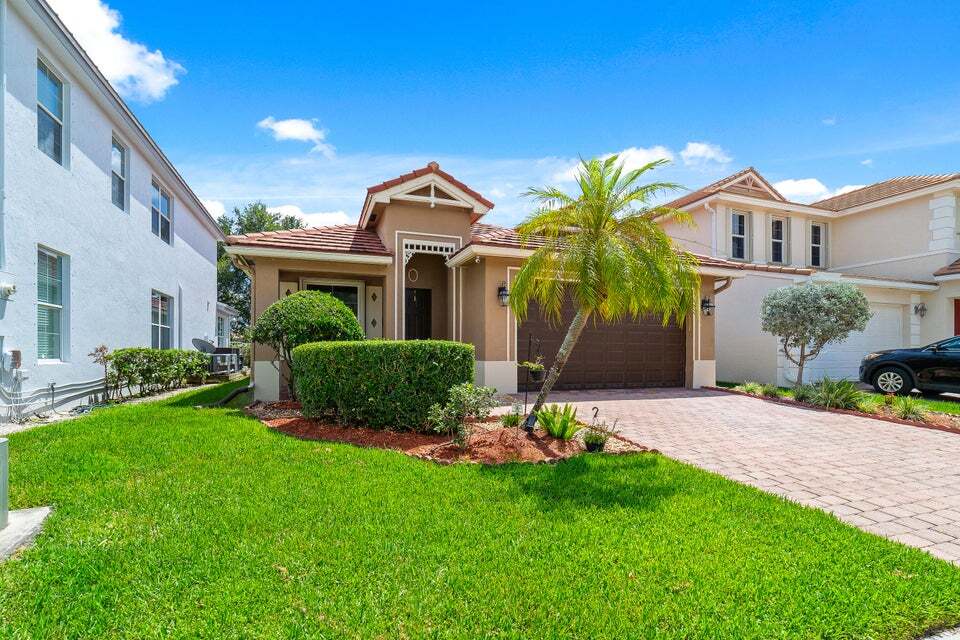 132 Belle Grove Lane, Royal Palm Beach, FL 33411 in Royal Palm Beach, FL - Building Photo