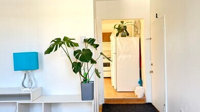 136 Bérard Rue in Montréal, QC - Building Photo - Building Photo