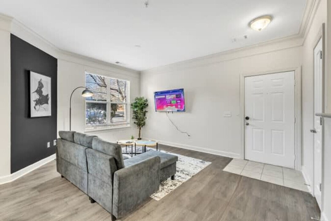 7011 Almaden Way in Cary, NC - Building Photo