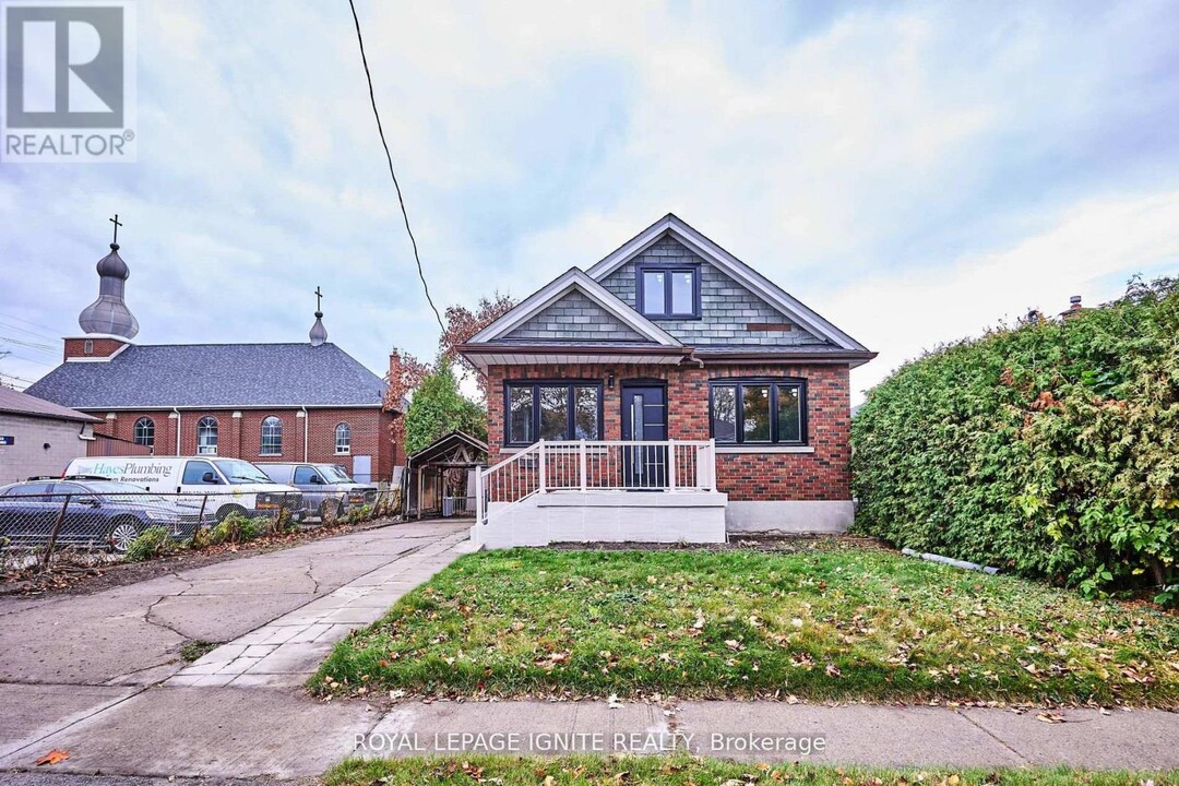 255 GRABURN Ave in Oshawa, ON - Building Photo