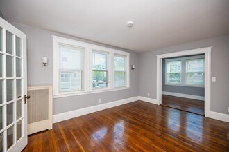 81 Warwick Rd in Newton, MA - Building Photo - Building Photo