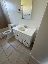 1141 11th St, Unit B in Manhattan Beach, CA - Foto de edificio - Building Photo