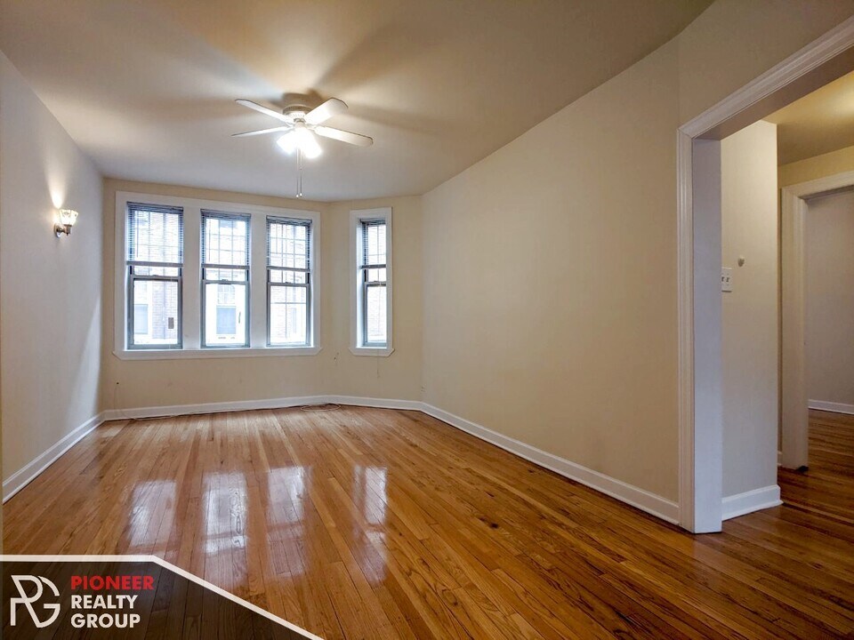 531 W Aldine Ave in Chicago, IL - Building Photo