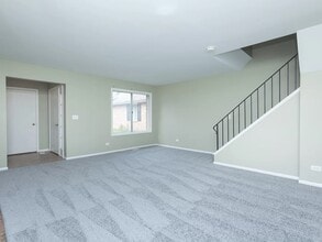 1227 Andover Cir in Aurora, IL - Building Photo - Building Photo