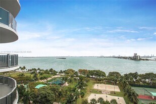 1756 N Bayshore Dr, Unit 12B in Miami, FL - Building Photo
