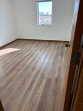 1297 S Frederick Ave, Unit 1 in Oelwein, IA - Building Photo - Building Photo