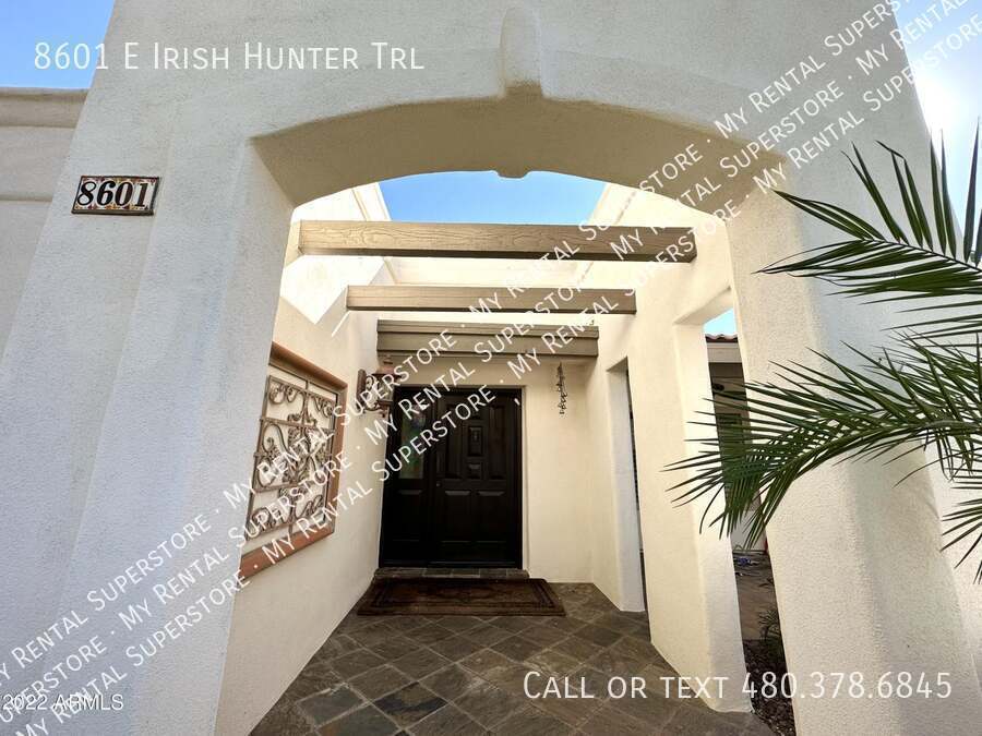 8601 E Irish Hunter Trail in Scottsdale, AZ - Foto de edificio