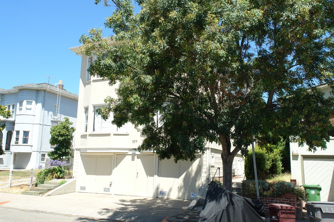 394 49th St in Oakland, CA - Foto de edificio - Building Photo