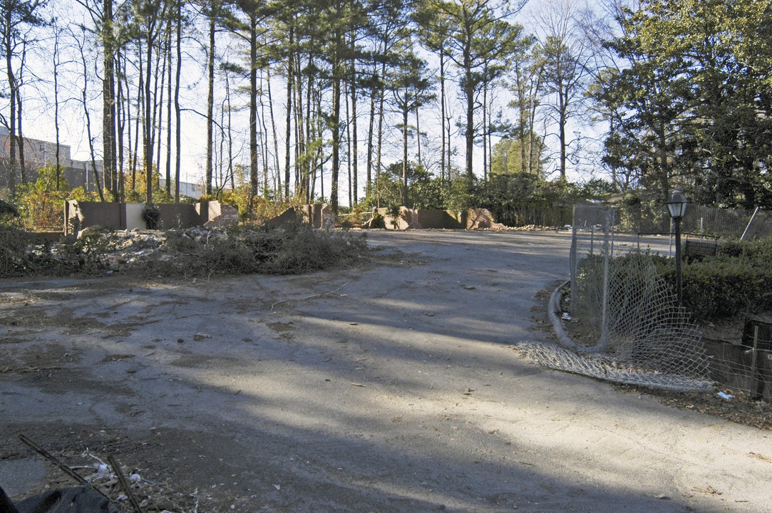 Garden Court Apartments in Atlanta, GA - Building Photo