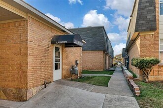 7030 Glenview Dr in Fort Worth, TX - Building Photo - Building Photo