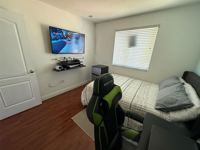 2342 SE 10th St in Homestead, FL - Building Photo - Building Photo