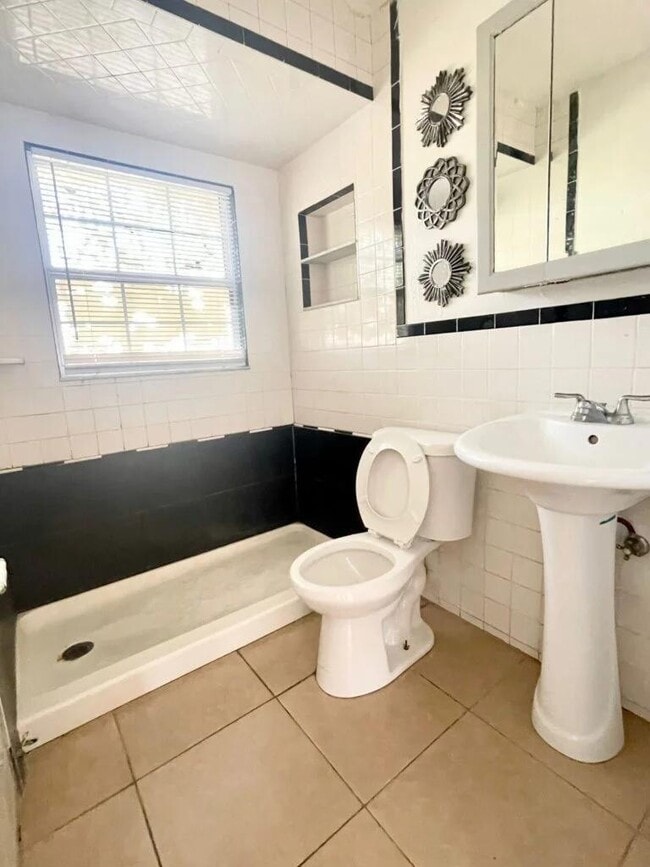 property at 2116 Colonial Ave