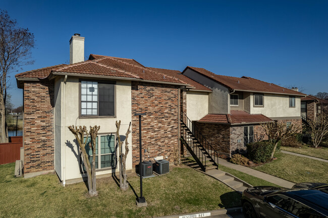 Turtle Lake Condos in Irving, TX - Building Photo - Building Photo