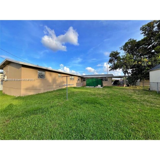 1351 W 34th St in Hialeah, FL - Building Photo - Building Photo