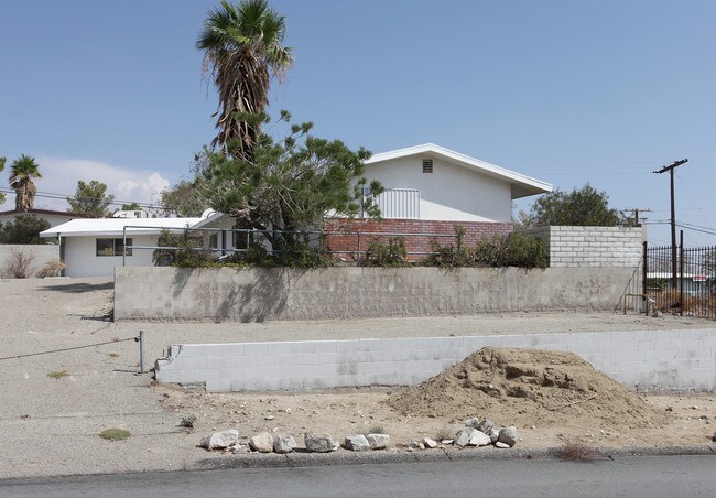 17466 Mountain View Rd in Desert Hot Springs, CA - Foto de edificio - Building Photo