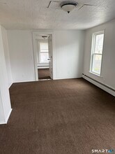 33 Pilgrim Ave in Waterbury, CT - Building Photo - Building Photo